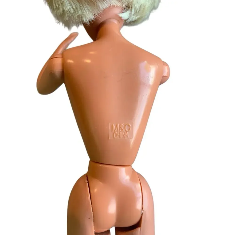 M&C Barbie Style Doll w/ Twist N Turn Bendable Nude Short Hair Bob Vintage D14‎